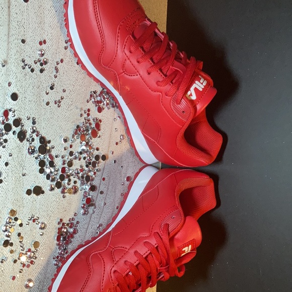 Fila athletic shoes - Picture 2 of 16